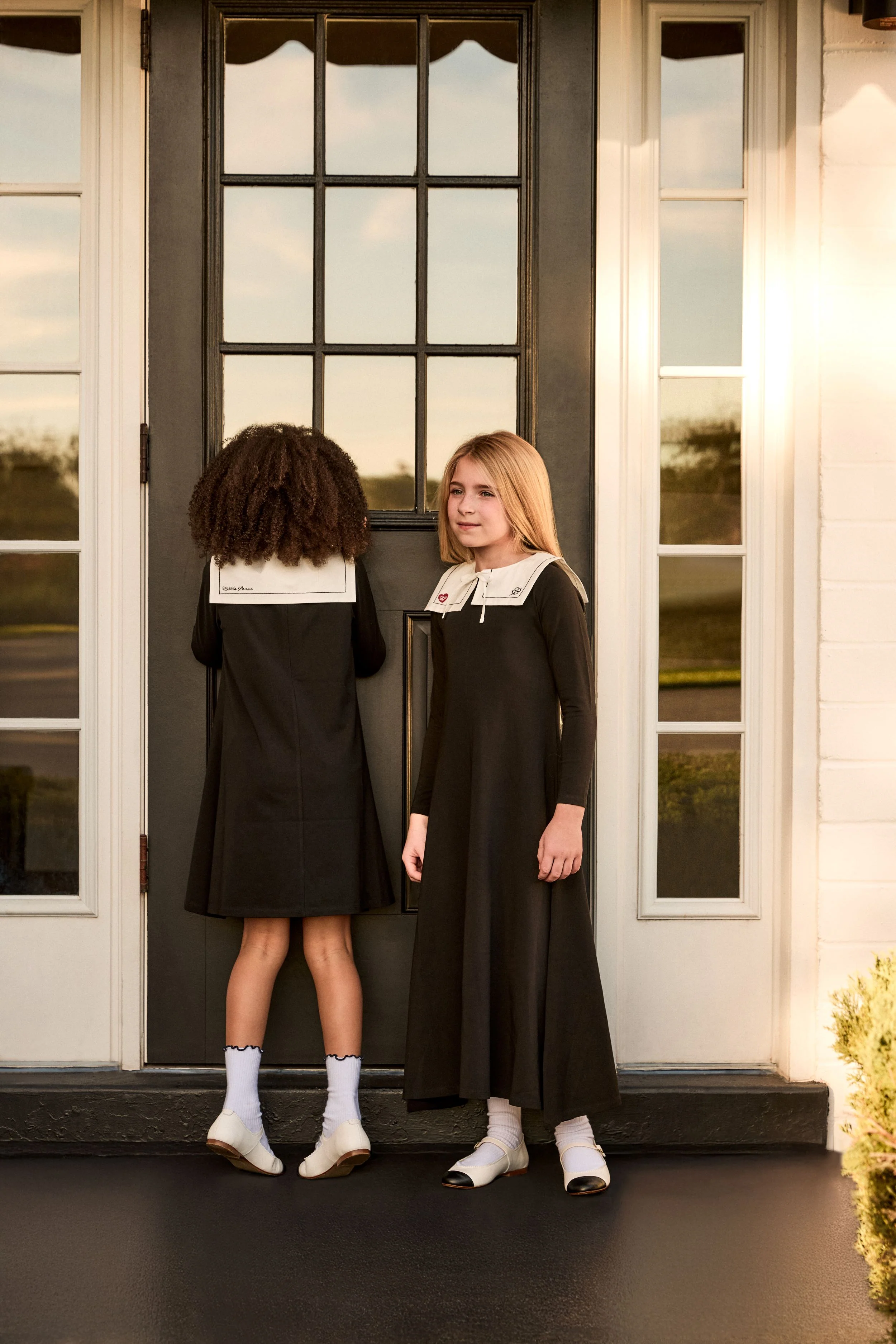 LITTLE PARNI BLACK/WHITE BIB COLLAR MIDI DRESS - Image 2