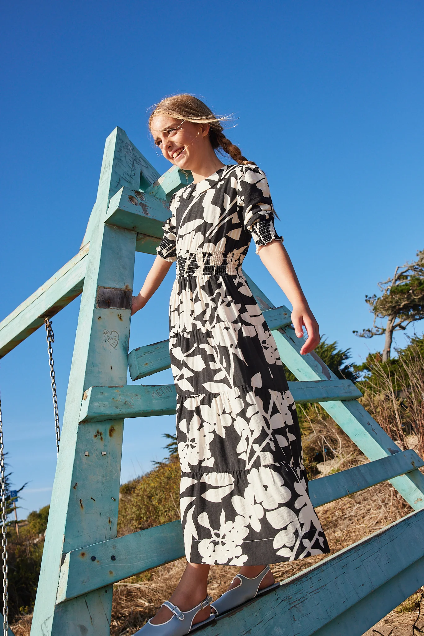 PASHMINI BLACK/WHITE FLORAL SMOCK WAIST MAXI DRESS - Image 2