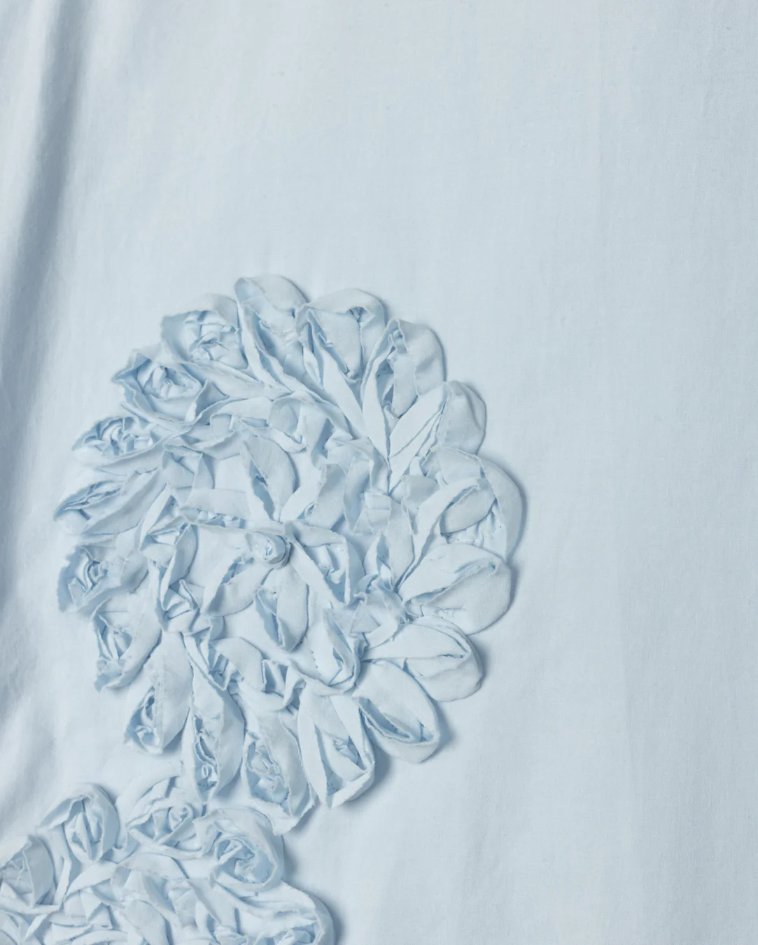 TUSTELLO LIGHT BLUE POPLIN FLOWER APPLIQUE VEST - Image 2